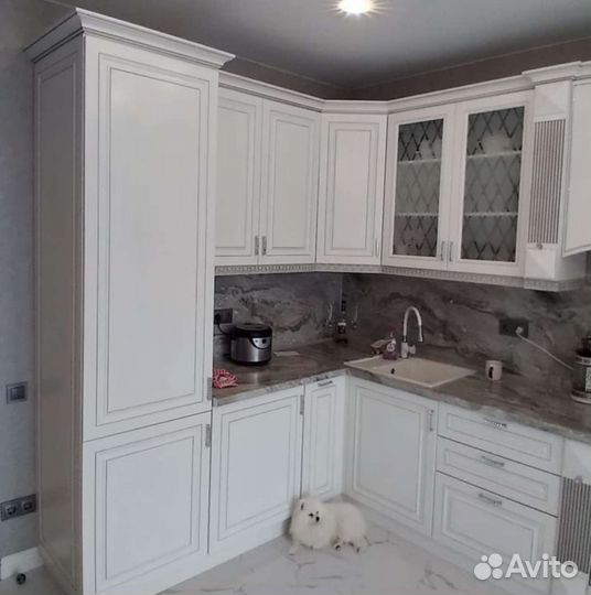 Угловая кухня в классическом стиле