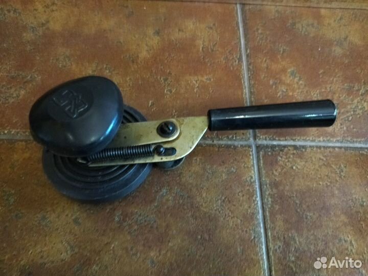 Закаточная машинка для банок