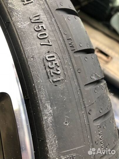 Pirelli P Zero 225/35 R20 и 255/30 R20 90Y