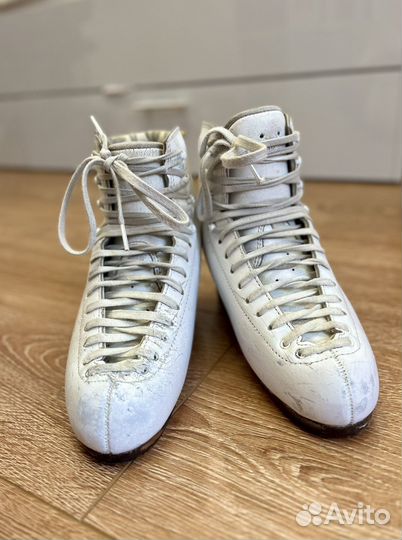 Фигурные ботинки риспорт