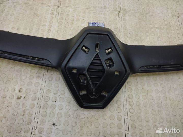 Накладка решетки радиатора Renault Logan 2 2018