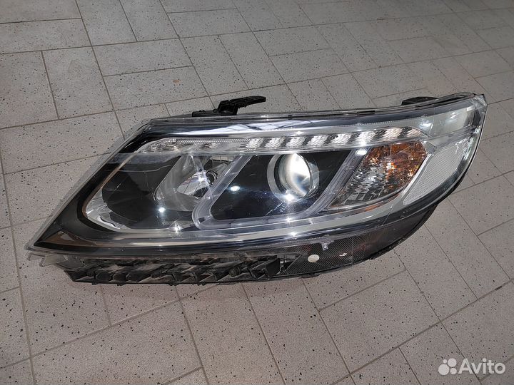 Фара левая - Kia Sorento 2 ксенон
