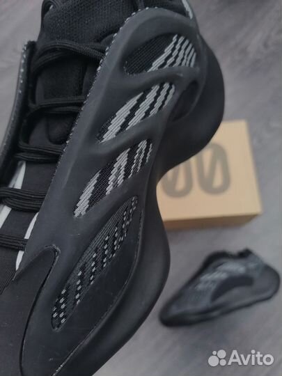 Кроссовки Yeezy Boost 700 V3 