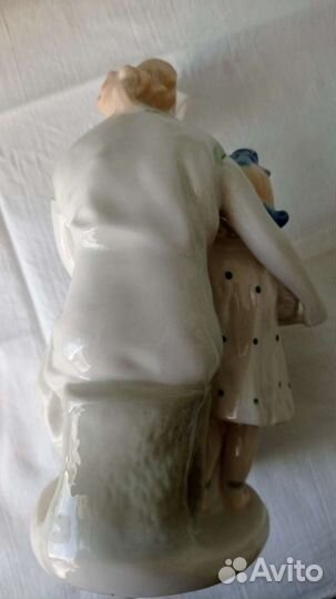 Статуэтка фарфор