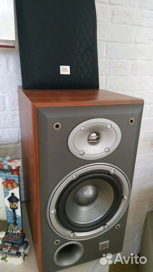 JBL E30