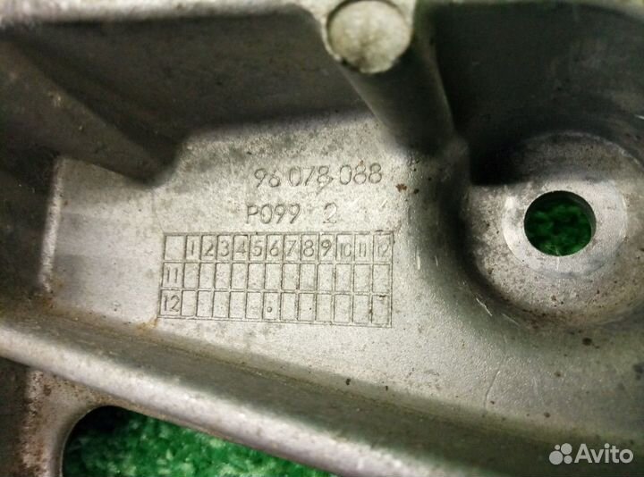 Кронштейн двигателя правый Daewoo Nexia 2008-2015