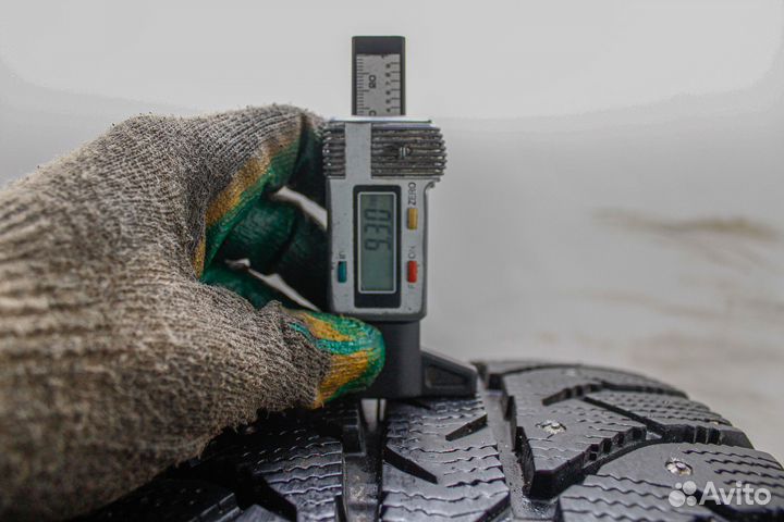 Bridgestone Ice Cruiser 7000S 215/60 R16 96T