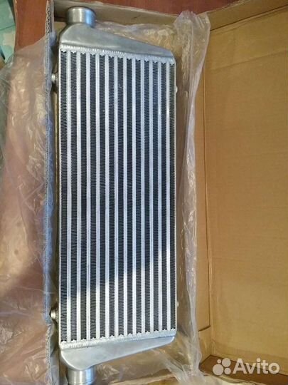 Интеркулер 700 230 65 выхода 57мм, ядро 550 230 65