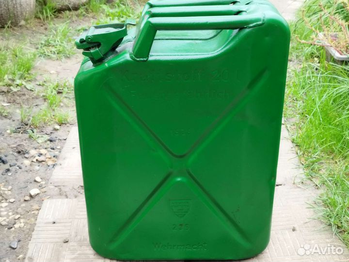 Канистры металлические 20 литров