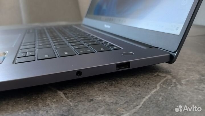 Honor MagicBook 15 ryzen 5 3500u 8 gb