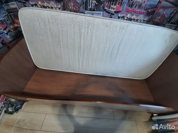 Кровать с матрасом