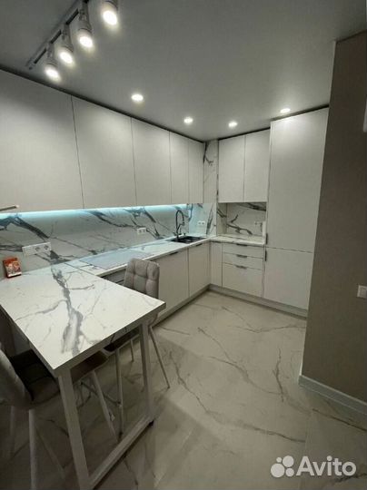 Угловой кухонный гарнитур