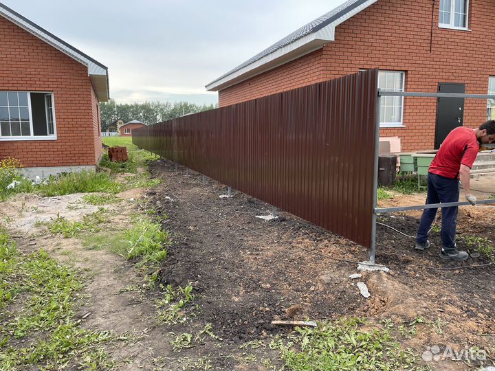 Бригадир (строительство заборов)