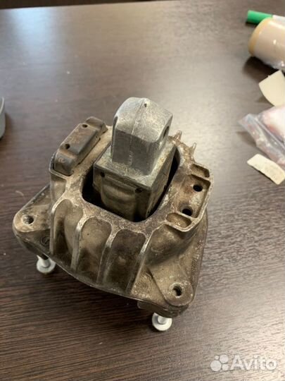 Подушка двигателя левая Bmw 750Lix F02 N63 4.4I