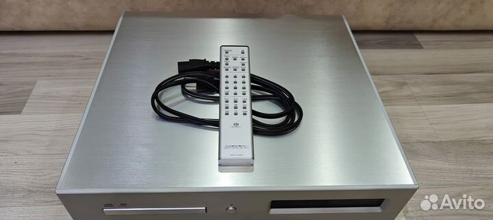 Hi-End sacd-проигрыватель Luxman D-06