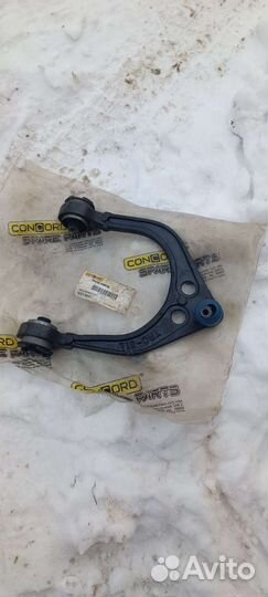 Рычаг передний верхний левый на Chrysler