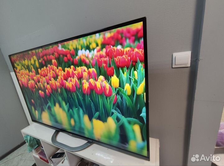 Огромный красочный LG, SMART TV, Wi Fi, 55