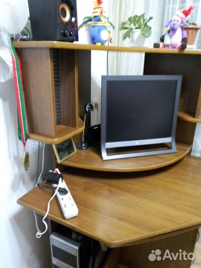 Компьютерный стол