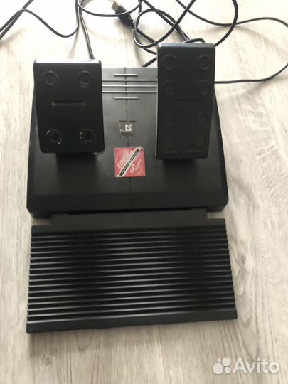 Игровой руль с педалями defender