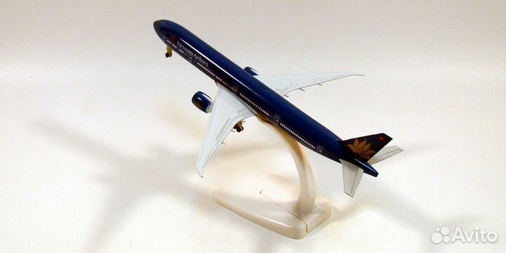 Модель самолета Boeing 777-300ER Vietnam Airlines