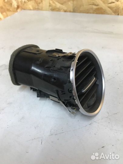 Дефлектор воздушный правый Mercedes-Benz C-Class