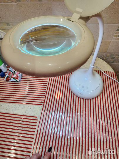 Настольная лампа с увеличительным стеклом (лупа)