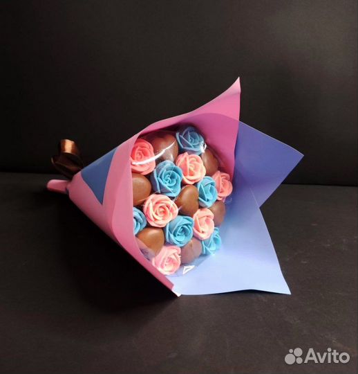 Шоколадные Розы и Сердца - 19 шт в Букете