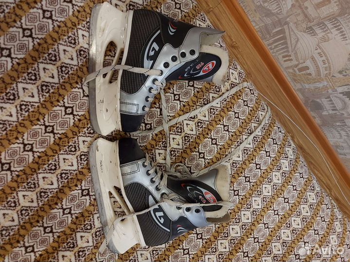 Коньки хоккейные