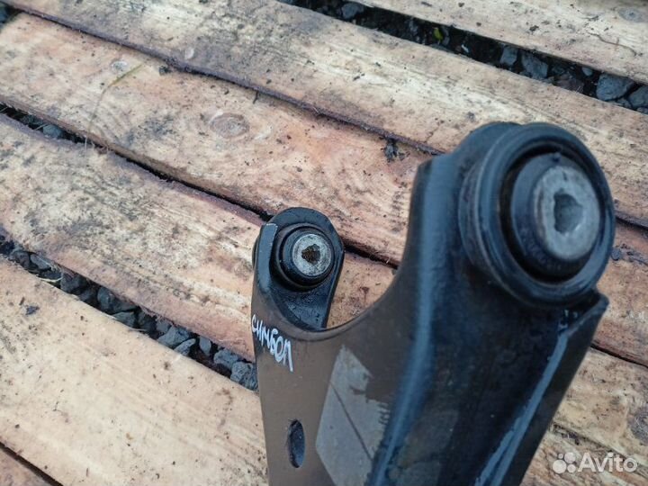 Рычаг подвески передний правый Renault Symbol 1