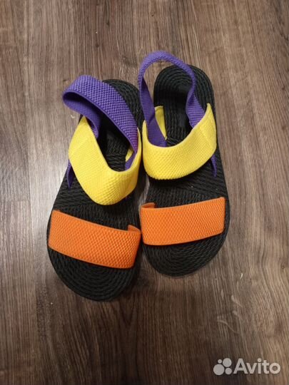 Босоножки женские