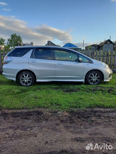 Honda Fit Shuttle 1.3 CVT, 2013, 123 146 км