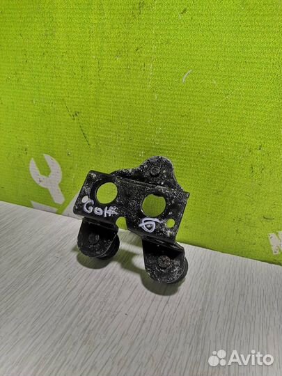 Кронштейн (сопут. товар) Фольксваген Гольф 6