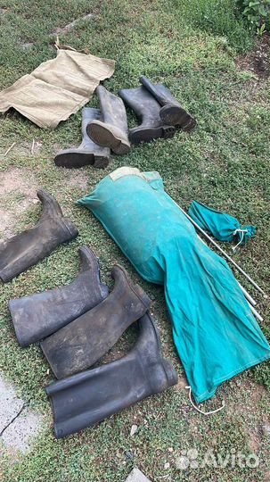 Палатка военная, сапоги резиновые, плащи