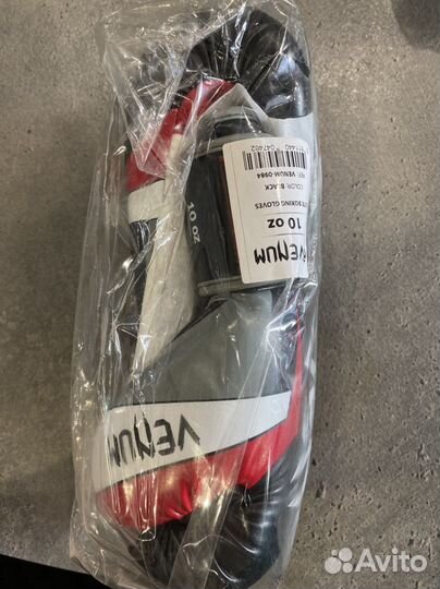 Боксерские перчатки Venum 10 oz