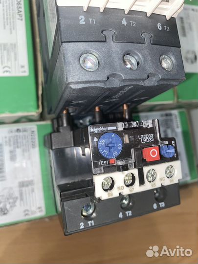 Контактор Шнаидер LC1D65AP7