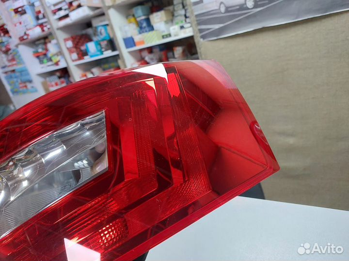 Фонарь задний R skoda - octavia Hella 2SK011053101