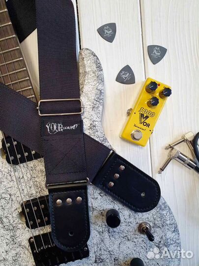 Чёрный гитарный ремень, ручная работа