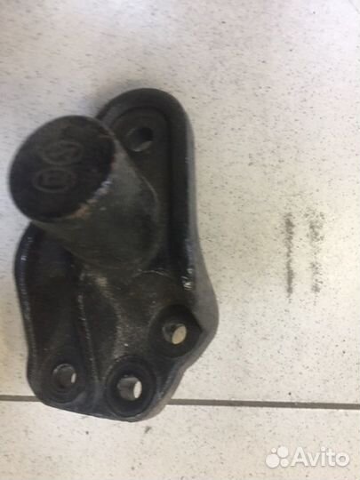 Кронштейн двигателя правый Kia Rio 4