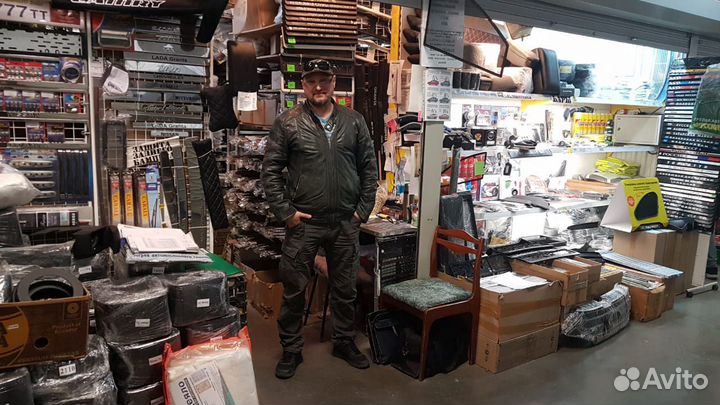 Шкода Октавия тур Бар подлокотник с перф вставкой