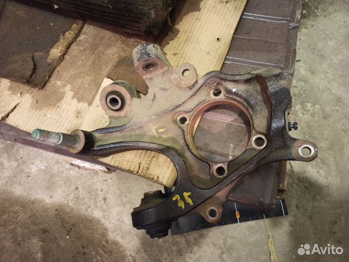 Кулак поворотный задний правый. IX55