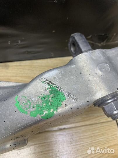 Кулак передний правый Mercedes W205