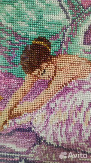 Картина бисером ручной работы Балерина и лебеди