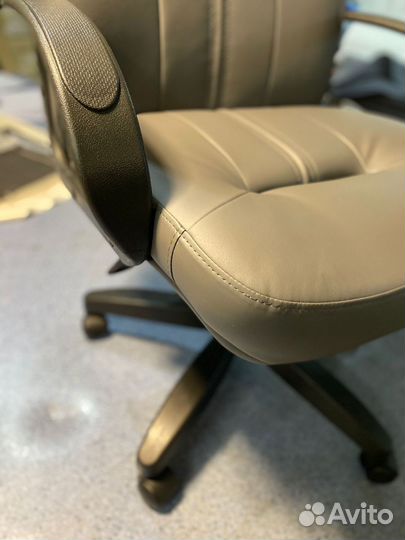 Офисное кресло