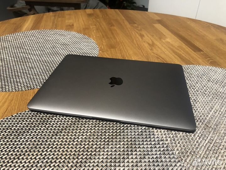 Macbook air 2020 i5/16 гигов