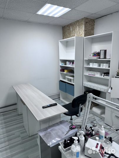 Сдается два маникюрных места в салоне красоты