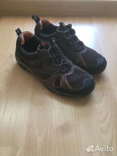 Кроссовки демисезонные р.42 натур. кожа. Оригинал