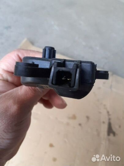 Моторчик заслонки печки Волга Сайбер, Додж Стратус