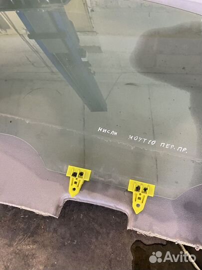 Стекло двери передней правой Nissan Note (E11) I р