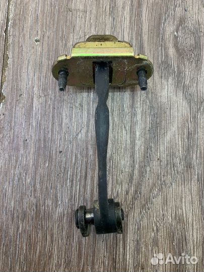 Ограничитель двери передний правый Ford Fusion