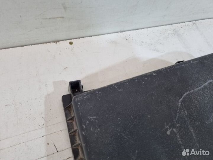 Крышка воздушного фильтра передняя Toyota Hilux 9